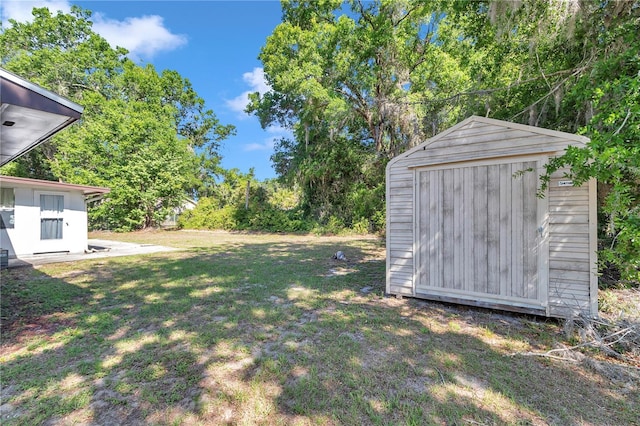 5507 SE 107th Pl, Belleview, FL 34420 - view of yard with a storage unit and an outbuilding
