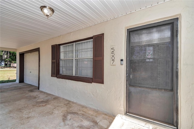 5507 SE 107th Pl, Belleview, FL 34420 - view of exterior entry featuring stucco siding