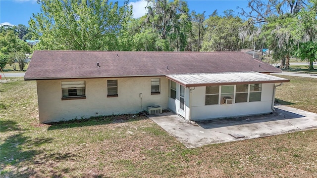5507 SE 107th Pl, Belleview, FL 34420 - back of house featuring a lawn, a patio, and central AC unit
