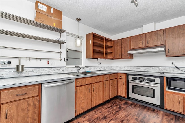 5507 SE 107th Pl, Belleview, FL 34420 - kitchen with stainless steel appliances, a sink, a textured ceiling, open shelves, and under cabinet range hood