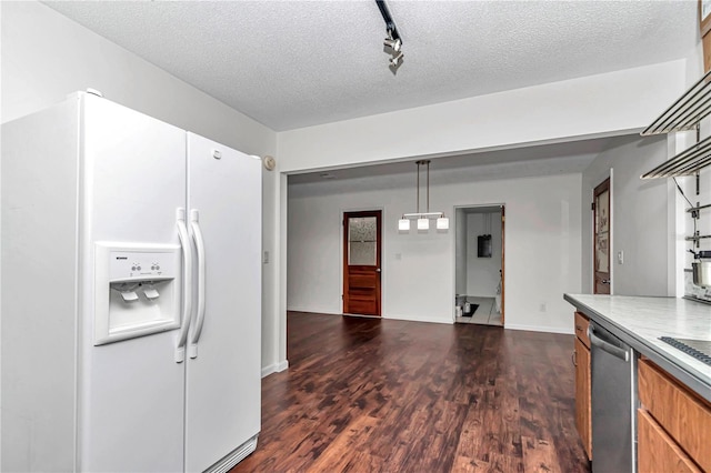 5507 SE 107th Pl, Belleview, FL 34420 - kitchen with a textured ceiling, white fridge with ice dispenser, dishwasher, baseboards, and dark wood-style floors