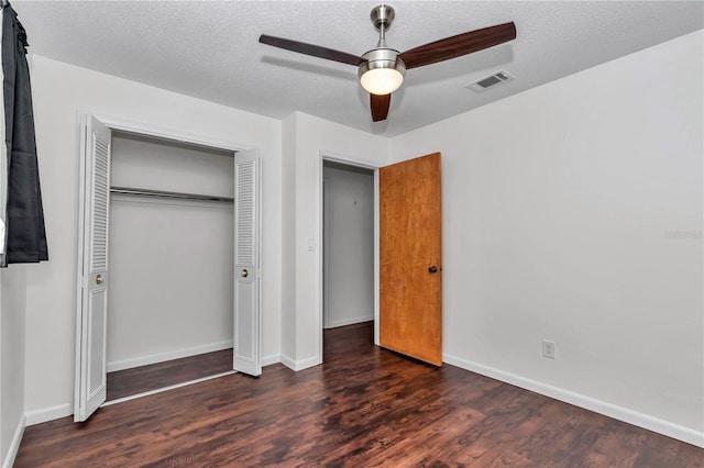 5507 SE 107th Pl, Belleview, FL 34420 - unfurnished bedroom featuring baseboards, visible vents, a ceiling fan, wood finished floors, and a closet