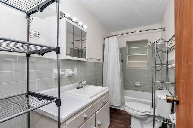 5507 SE 107th Pl, Belleview, FL 34420 - full bathroom with vanity, toilet, backsplash, wood finished floors, and shower / bath combination with curtain