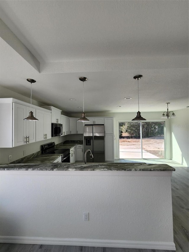 kitchen featuring dark wood-type flooring, hanging light fixtures, stainless steel appliances, white cabinets, and kitchen peninsula