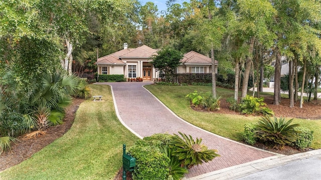 view of front of house featuring a front yard