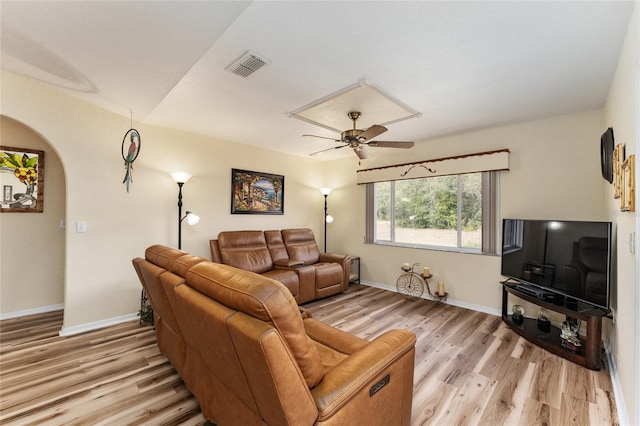 living room featuring light wood-type flooring and ceiling fan