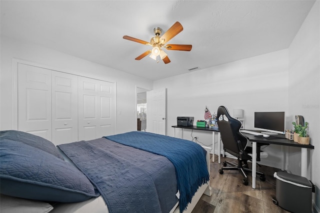 bedroom featuring ceiling fan, hardwood / wood-style floors, and a closet