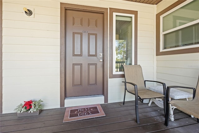 property entrance with covered porch