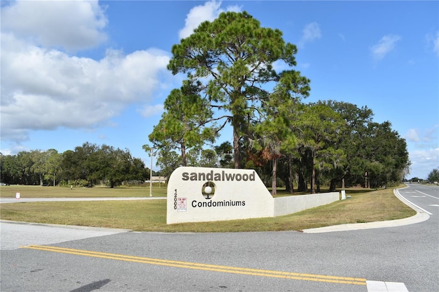 community / neighborhood sign with a yard