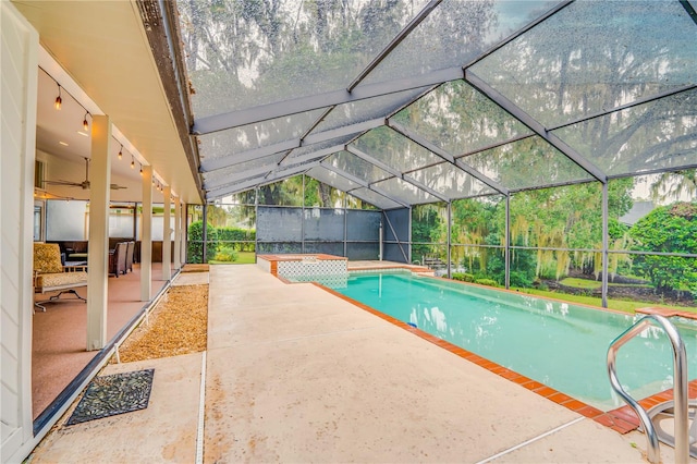 view of pool featuring a lanai, ceiling fan, a patio area, and a jacuzzi