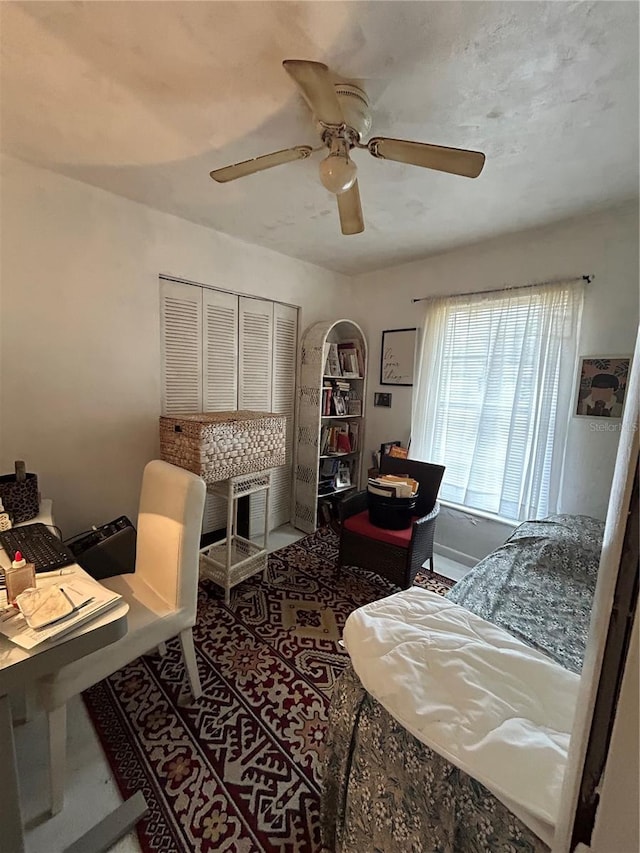 bedroom with a ceiling fan