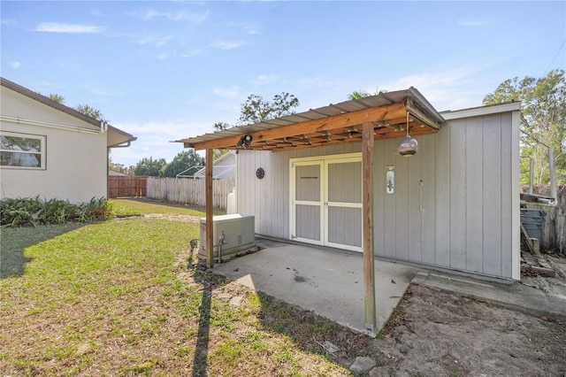 exterior space featuring a storage shed and a yard