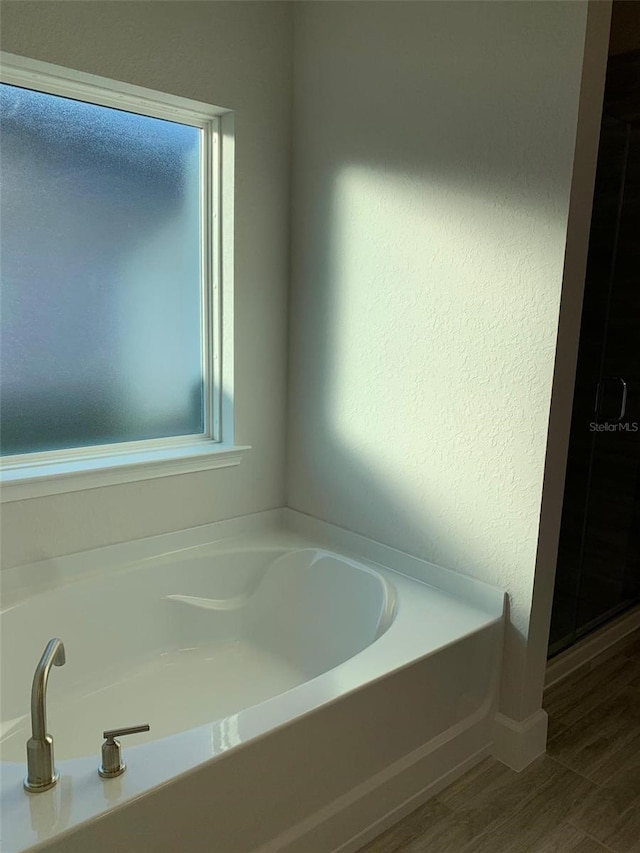 320 W Rexford Dr, Beverly Hills, FL 34465 - full bath featuring a bath, baseboards, and wood finished floors