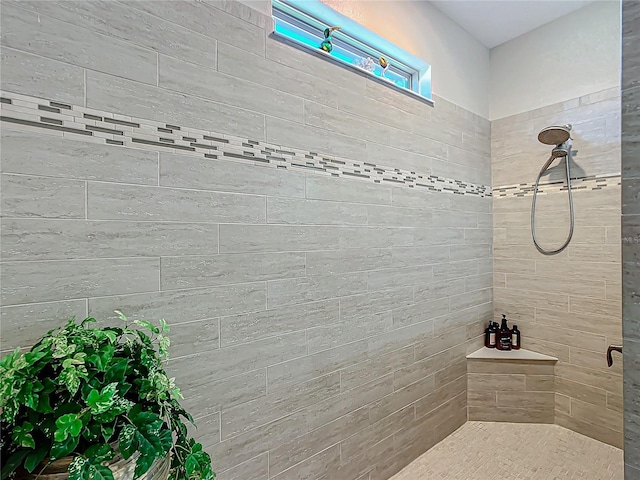 bathroom featuring tiled shower