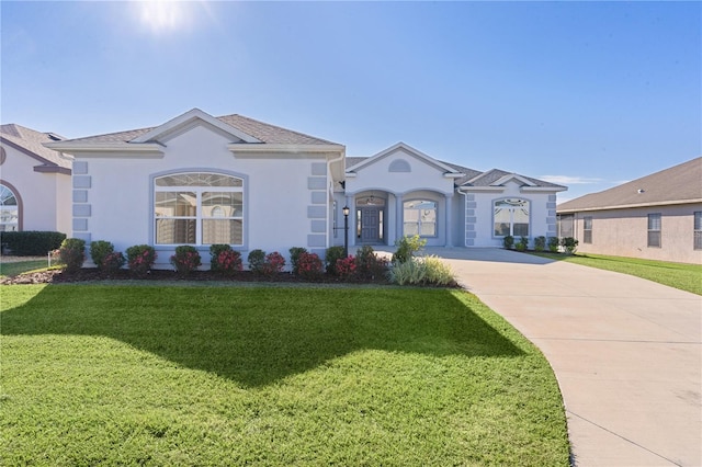 view of front of house featuring a front yard