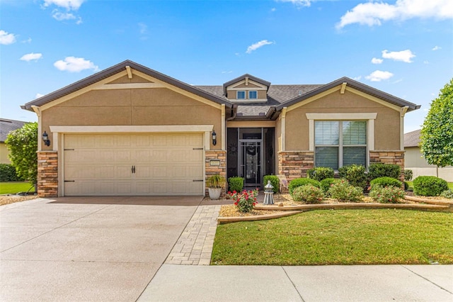 craftsman house featuring a garage and a front lawn