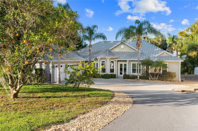 ranch-style house featuring a front yard