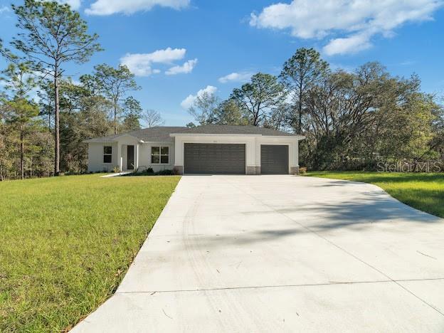 view of front facade featuring a front lawn and a garage