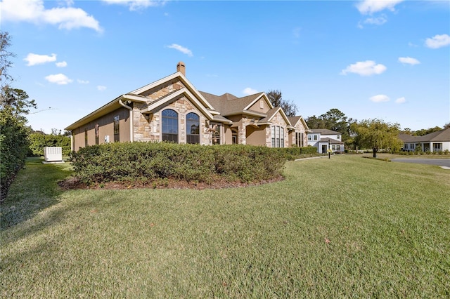 view of front of house featuring a front lawn