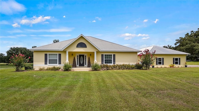 single story home featuring a front lawn