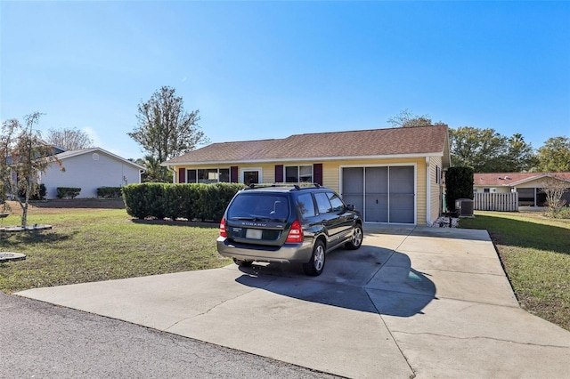 ranch-style house featuring a front yard