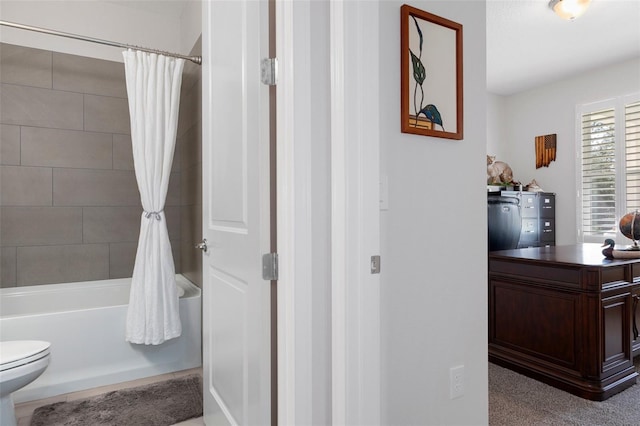 bathroom featuring toilet and shower / tub combo