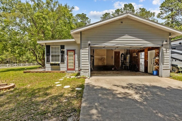 view of front of property featuring a front lawn and a garage