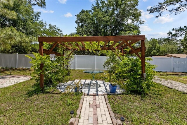 view of yard with a pergola