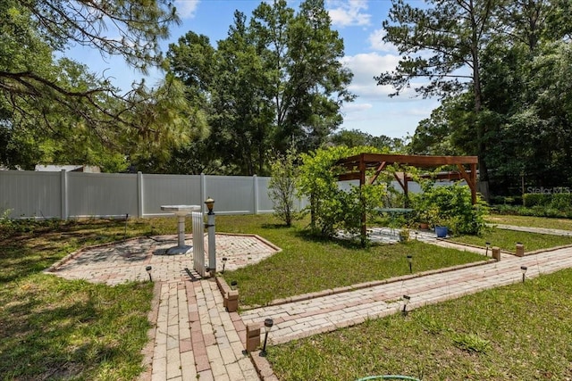 view of yard featuring a pergola