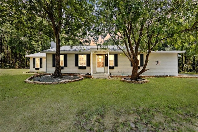 ranch-style home featuring a front yard