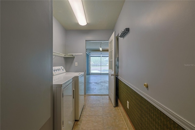 10185 SE 175th Ln, Summerfield, FL 34491 - washroom featuring washer and clothes dryer and light tile patterned flooring