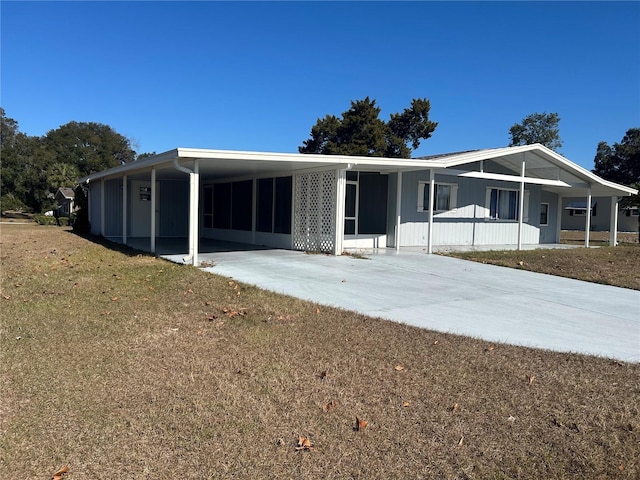 view of front facade featuring a front lawn and a carport