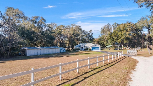 view of yard with an outdoor structure