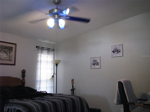 bedroom with ceiling fan