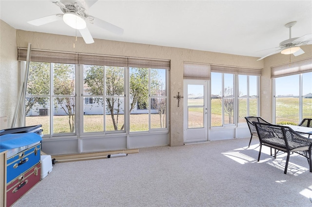 sunroom with ceiling fan