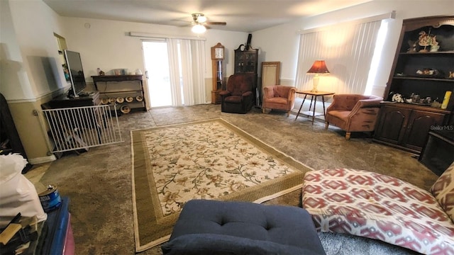 living area with ceiling fan