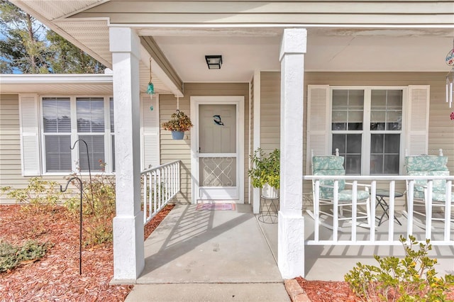 entrance to property featuring covered porch