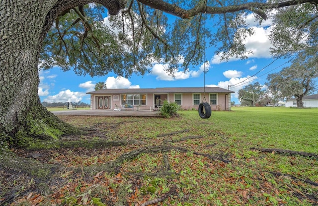 single story home with a front lawn