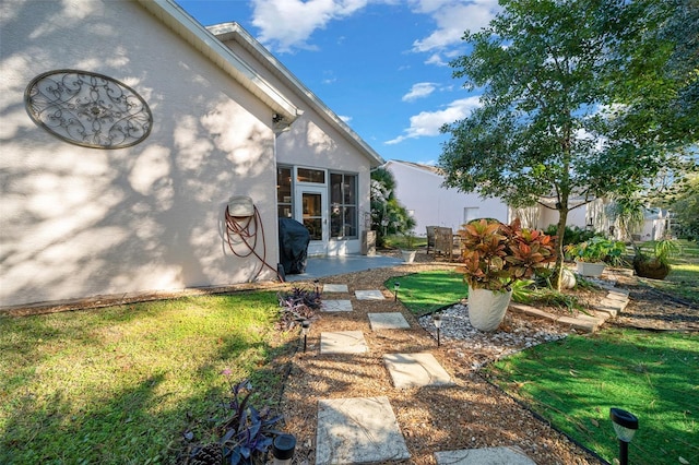 property entrance featuring a yard