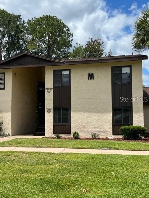 view of front of house with a front yard