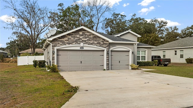 view of front of house featuring a front lawn and a garage