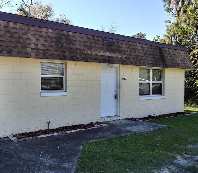 view of outbuilding with a lawn