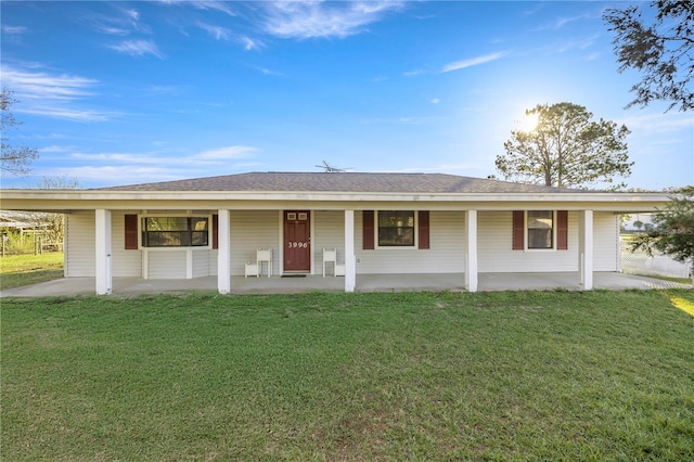 ranch-style house featuring a porch and a front lawn