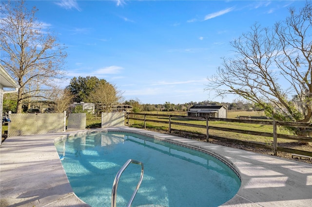 view of swimming pool