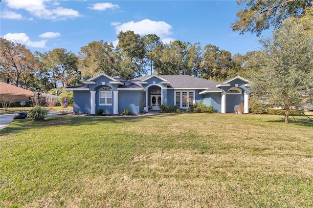 single story home with a front lawn