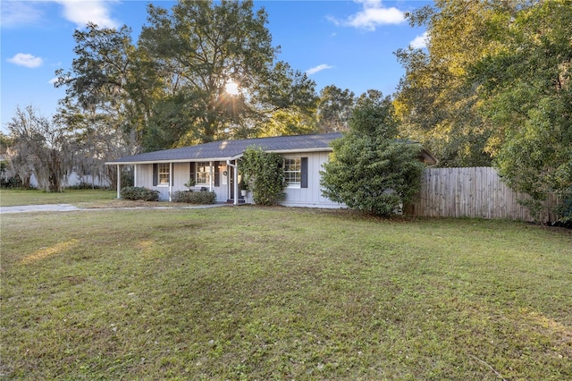 ranch-style home with a front lawn and covered porch