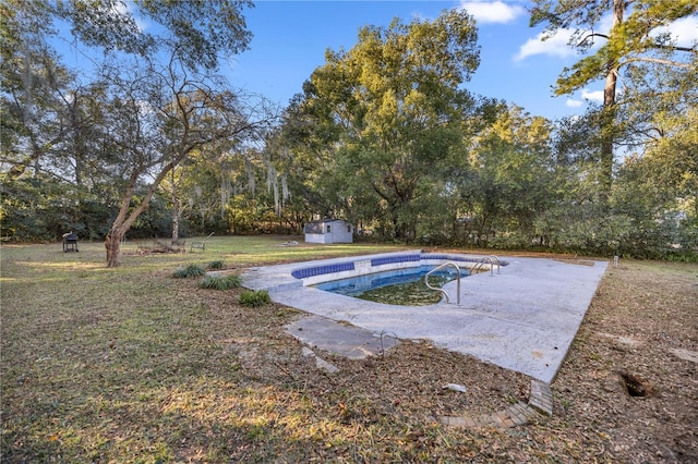 view of pool featuring a shed