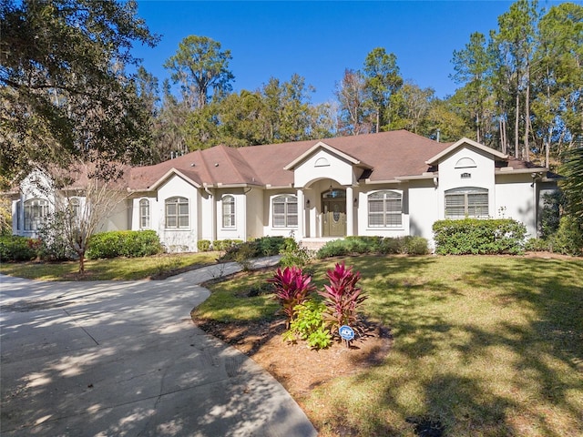 view of front of house featuring a front yard