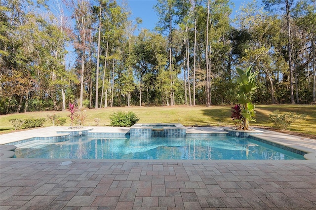 view of swimming pool featuring an in ground hot tub and a yard