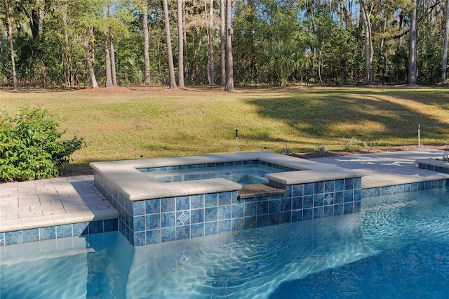 view of pool featuring an in ground hot tub and a yard